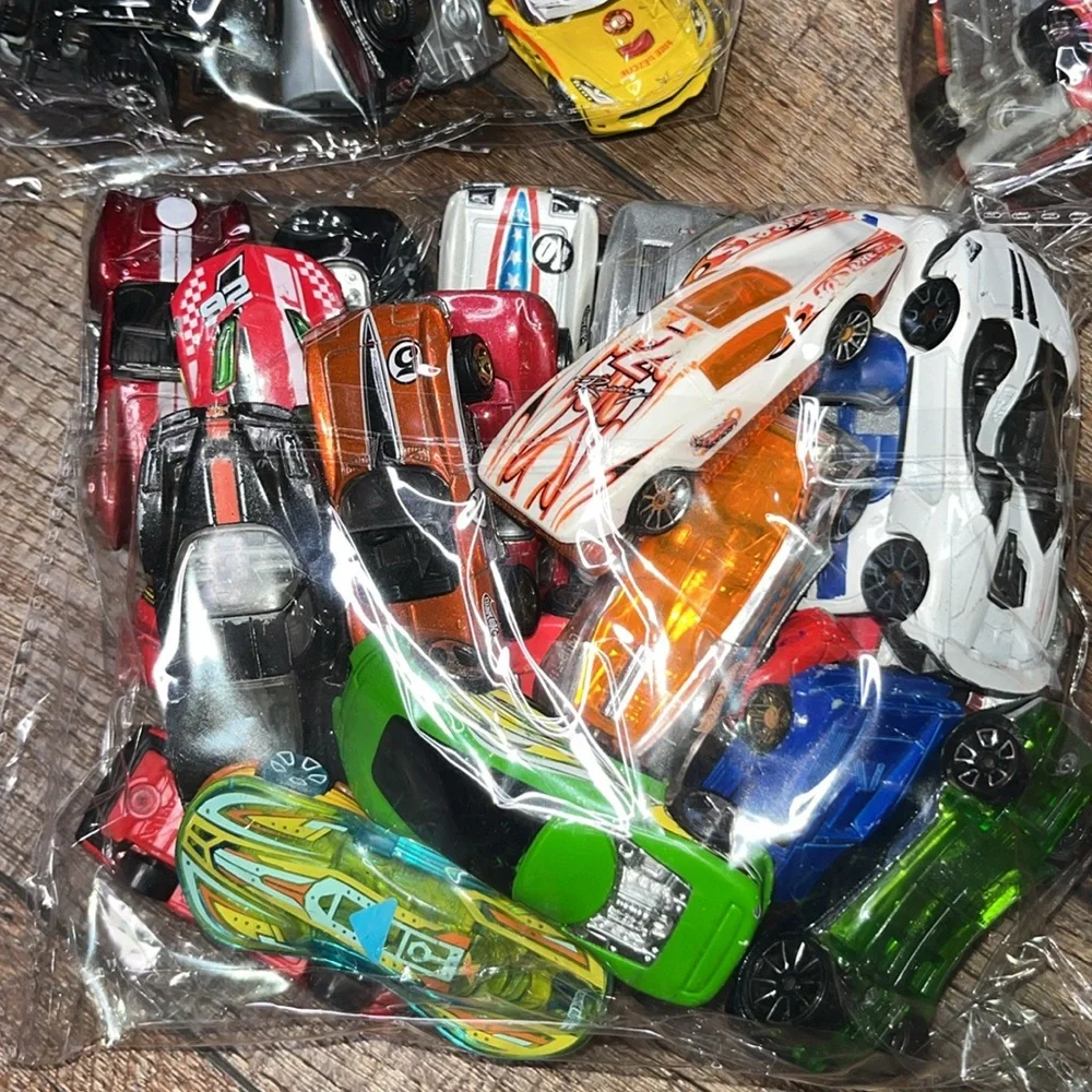 Hot wheels and assorted toy cars - Picture 2 of 7